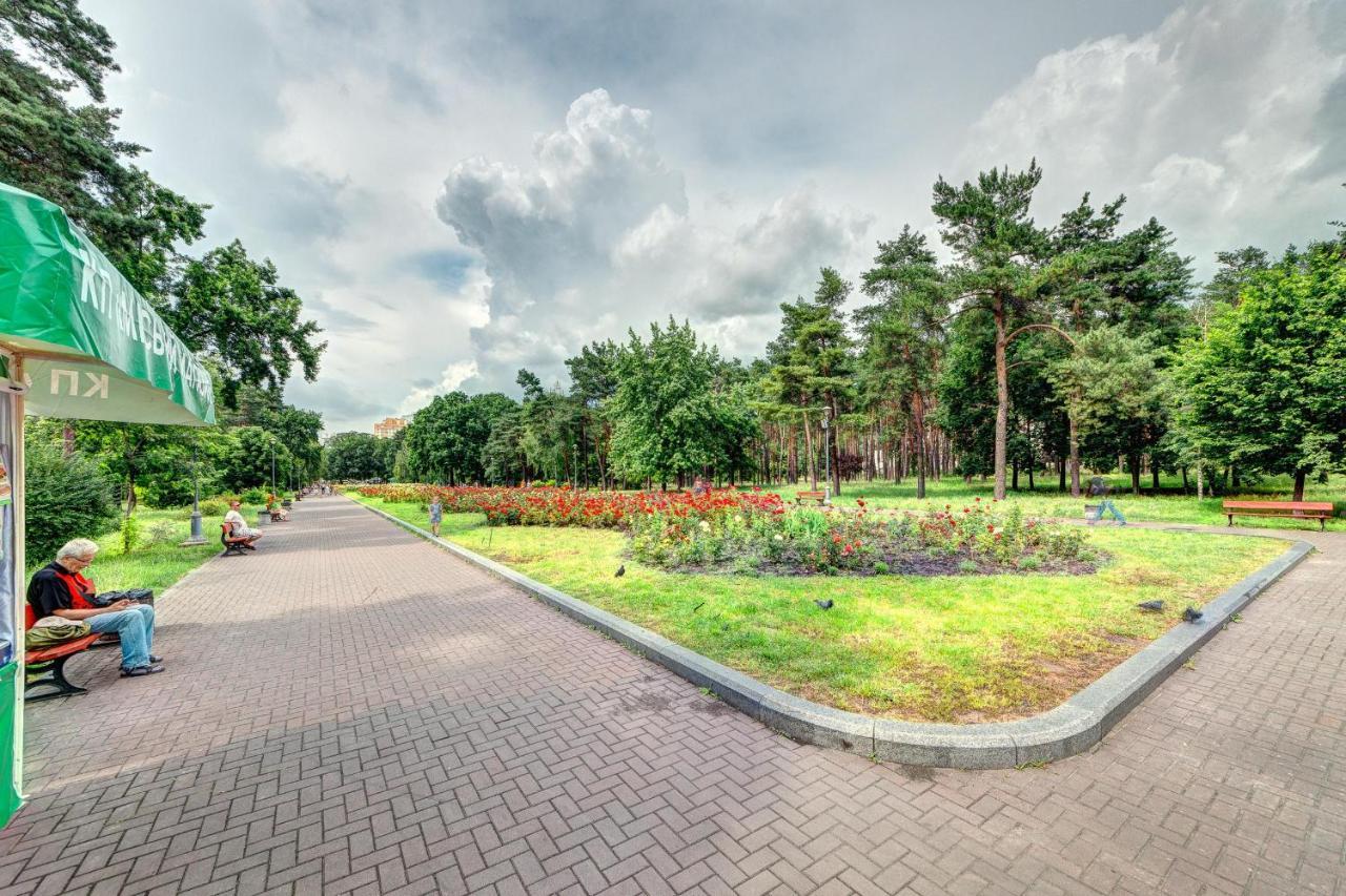 Apartment Voskresenska 18 , Парковые Озера Kyiv Exterior photo