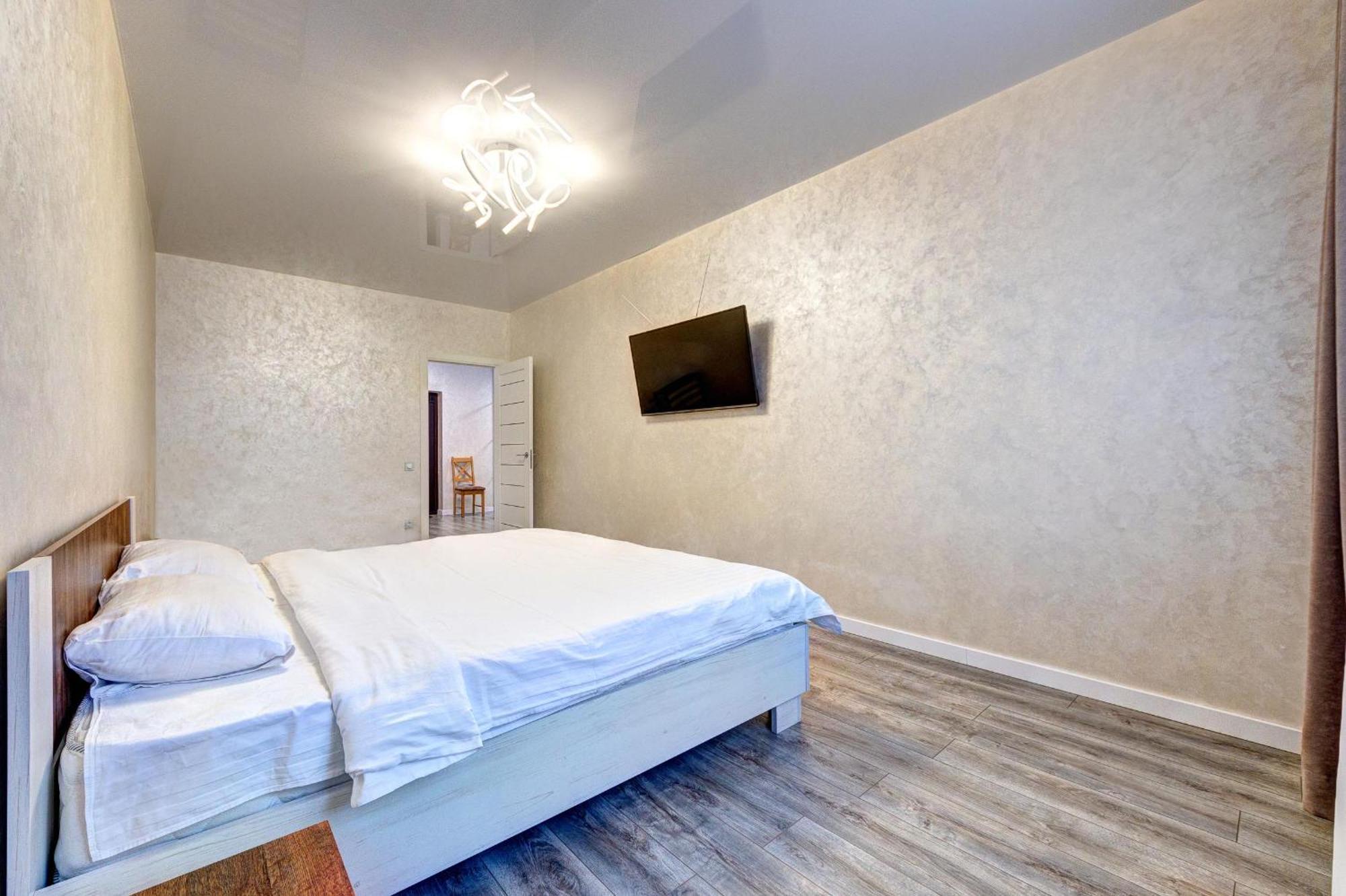 Apartment Voskresenska 18 , Парковые Озера Kyiv Room photo